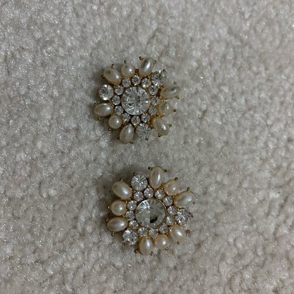 Le chateau Earrings! - Picture 1 of 1